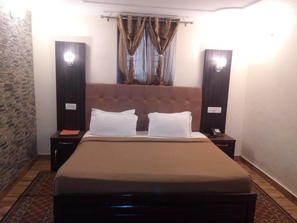 Torrentium Lodge Шімла Екстер'єр фото