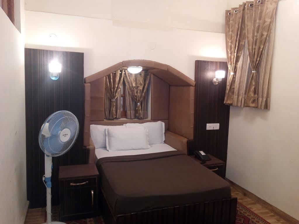 Torrentium Lodge Шімла Екстер'єр фото
